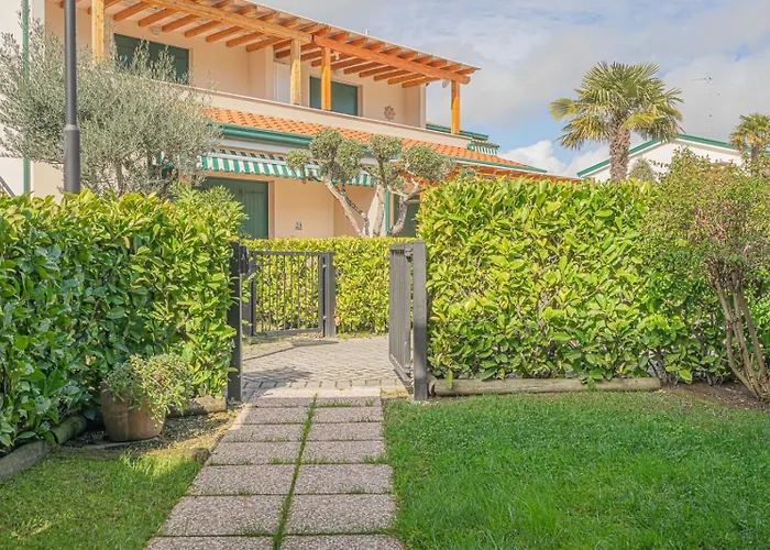 Апартаменты & *